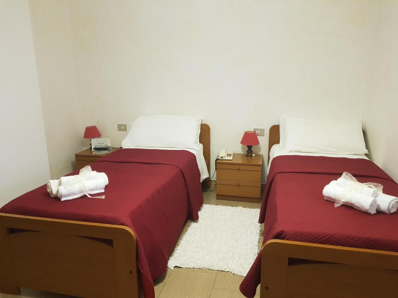 Hotel La Vela Валедория Екстериор снимка